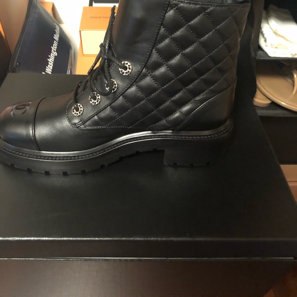 ✨Gorgeous Chanel Boots✨ - Picture 4 of 9